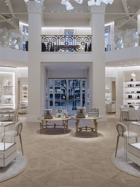 boutique dior montaigne